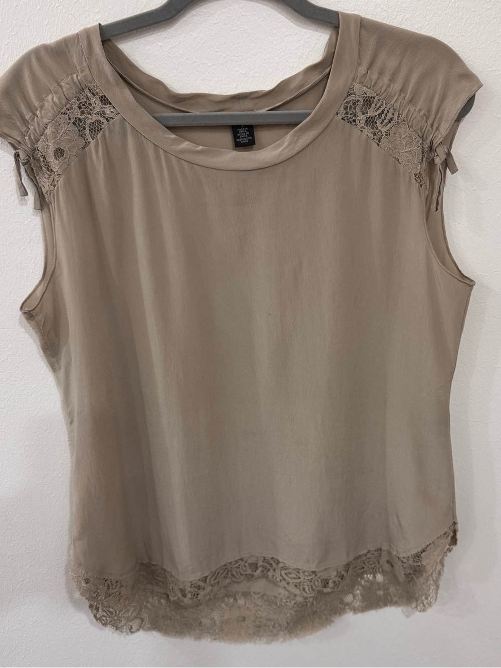 Chico’s Black Label 100% Silk Lace Trim Taupe Blouse Size 1 Romantic
